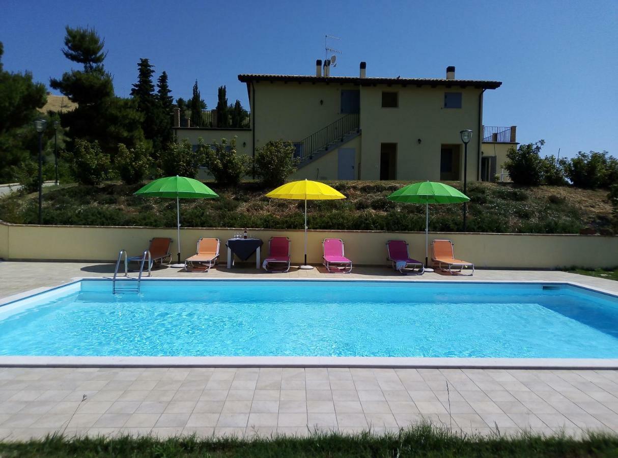 Agriturismo Terra Dei Falchi Castilenti Exterior foto